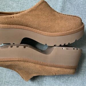 Ugg New Heights Clog size 9 Chestnut